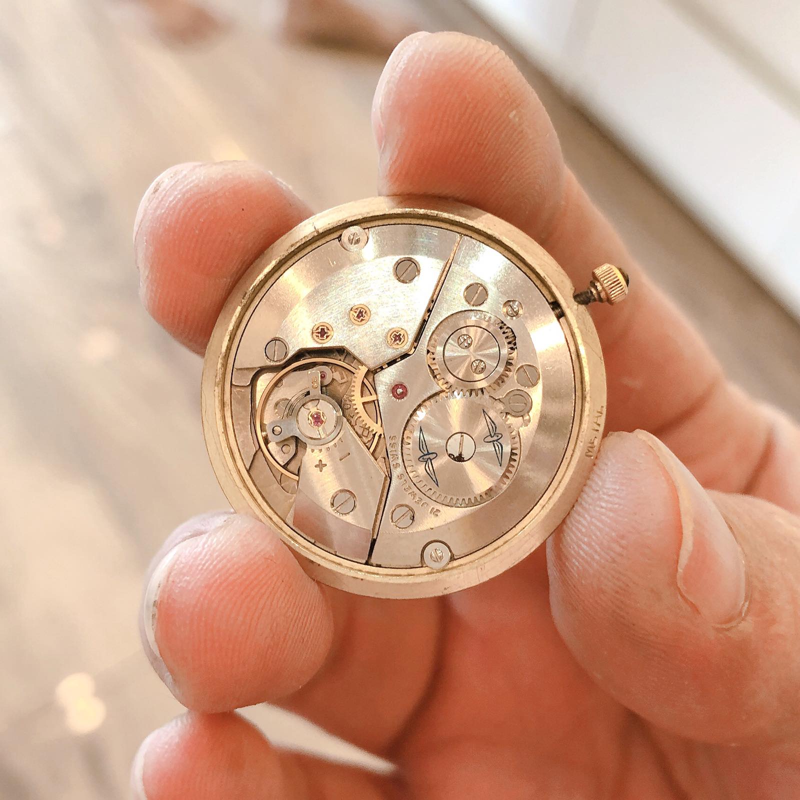 Đồng hồ cổ Rotary lên dây vàng đúc 18k nguyên khối chính hãng Thuỵ Sĩ