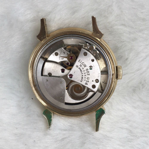 Đồng hồ cổ Eldin xuất sứ Thuỵ Sĩ với mặt zin 2 màu, 3kim kết hợp với những chấm số rất đẹp. vỏ-đáy-núm-dây bọc vàng. Máy lộc cọc.