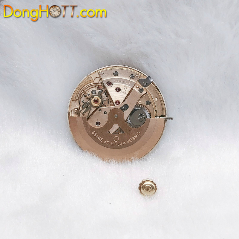 Đồng hồ cổ Omega Senior NYLIC Automatic Seamaster DE VILLE vàng đúc 14k nguyên khối với Mặt số Zin 3 kim 1 lịch kết hợp với cọc số nổi rất đẹp.