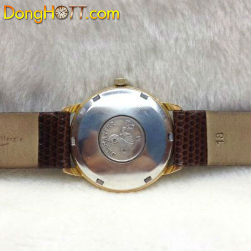 Đồng hồ cổ Omega Seamater lacque vàng hồng chính hãng với Mặt Màu tia trắng 3 kim 1 lịch kết hợp với kim và những cọc màu đen nhìn rất đẹp,vỏ-núm zin lacke vàng, đáy SS.Máy :Omega Seamaster 