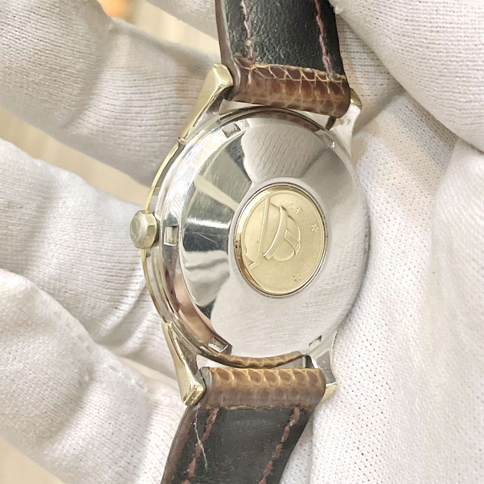 Đồng hồ cổ Omega Constellation Automatic dmi chính hãng Thụy Sĩ với Mặt số Zin 3 kim 1 lịch kết hợp với cọc số nổi rất đẹp.