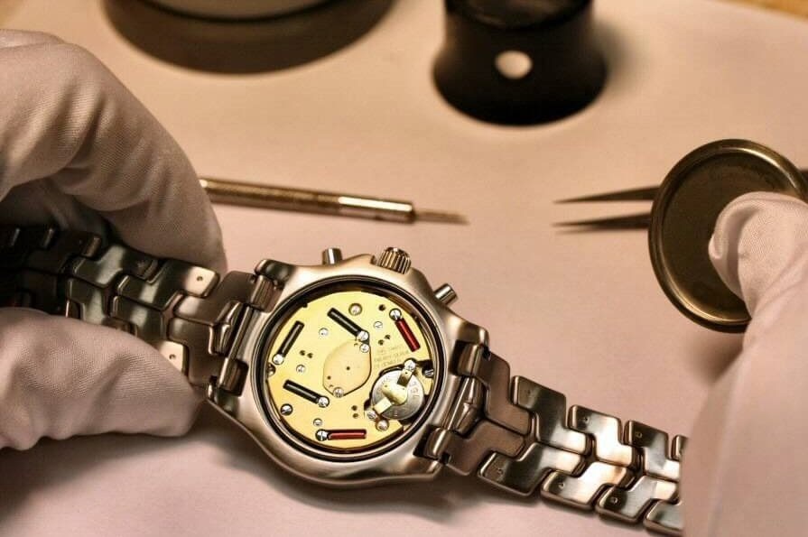 Cửa hàng sửa chữa đồng hồ uy tín sẽ có quy trình chặt chẽ