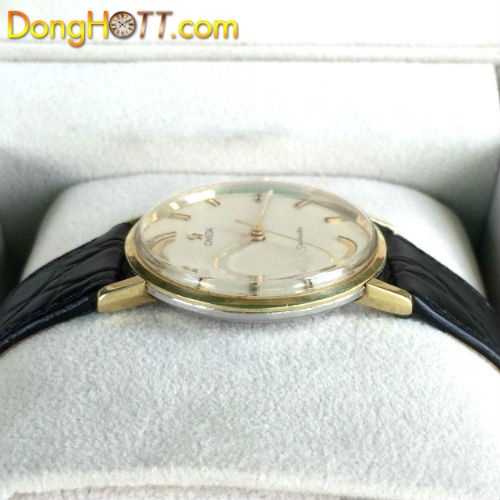  Đồng hồ cổ Omega Seamater Chính Hãng Thụy Sĩ ﻿ với Mặt số Zin màu tia Trắng 3 kim kết hợp với những cọc số nổi cẩn đá đen rất đẹp.Niềng vàng đúc 14k,núm zin có logo,dáy ss có logo.Máy lên dây.