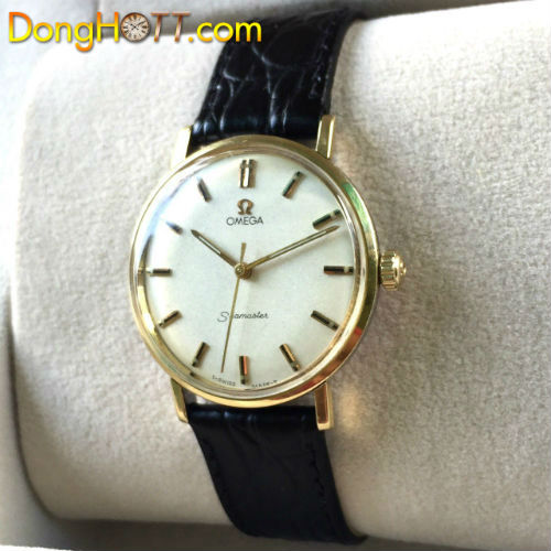  Đồng hồ cổ Omega Seamater Chính Hãng Thụy Sĩ ﻿ với Mặt số Zin màu tia Trắng 3 kim kết hợp với những cọc số nổi cẩn đá đen rất đẹp.Niềng vàng đúc 14k,núm zin có logo,dáy ss có logo.Máy lên dây.