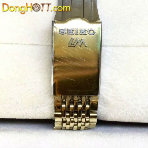  Đồng hồ cổ Seiko Linh Mục Lord Matic xuất sứ Nhật Bản ﻿với Mặt số Zin , 3 kim , 2 lịch kết hợp với những cọc số nổi rất đẹp,vỏ lac ke vàng,dây zin lac ke vàng 18k.Máy automatic.